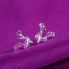 Fabricante Atacadista de Brincos Premium Estilo Coreano Brincos Pequenos de Veado Prateados Lisos para Mulheres Brincos de Stud de Rena de Natal Tridimensionais Luxuosos