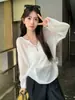 Blusa Amarilla de Cuello V con Corte Estilo Perezoso Protección Solar para Mujer Verano Delgada Transparente Relajada Nicho Superior