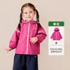 Tongbei Roupas Infantis Coleção Outono 2026 Jaqueta com Capuz Fashion Outdoor Bloco de Cores com Zíper para Meninos e Meninas