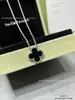 Collar de Trébol de Cuatro Hojas Versión Alta V Oro para Mujer Chapado en Oro de 18K es una Pulsera Cadena Clavicular Ágata Calcedonia Rojo Rosa Ojo de Tigre