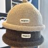 Nuevo Sombrero de Lana Tejido con Parche de Letra y Borde Enrollado para Otoño e Invierno 2025, Sombrero de Propietario de Moda y Versátil para Viajes y Ropa de Trabajo