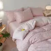 Nuevo modelo 2026 juego de ropa de cama de cuatro piezas de gasa de doble capa de algodón puro, juego de tres piezas para cama individual de dormitorio de algodón puro con funda de edredón y sábana bajera