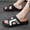 Chinelo Masculino Moderno para Exterior Antiderrapante Solado Grosso Massagem Tamanho Grande Sandálias para Banho Doméstico Hotel Banho Distribuição Atacado