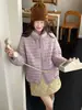 Chamarra de Plumas Acolchada para Mujer Corta Cuello Alto 2026 Otoño Invierno Estilo Coreano Cordón Ligera Petite 90 Chamarra de Plumas de Pato Blanca