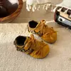 Zapatillas de entrenamiento estilo alemán con lazo para niños estilo coreano 2026 nuevo modelo zapatillas estilo ballet para niñas Forrest Gump zapatillas deportivas casuales de suela blanda