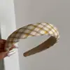 Faixa de Cabelo Doce Amarela Vibrante com Xadrez Estilo Coreano para o Verão com Coroa Alta de Nicho High-End Retrô Novo Modelo 2025
