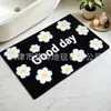 Alfombrilla de baño pequeña tipo margarita estilo coreano, adecuada para uso doméstico, absorbente, resistente a las manchas, fácil de limpiar y presenta un diseño de cachemira sintética para fines decorativos