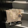 Bolsa de Grande Capacidade Tendência da Moda Primavera 2025 Bolsa Tote de Ombro Casual Texturizada de Nicho para Mulheres