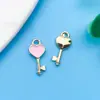 Mezcla 30 Tipos de Colgantes de Corazón Rosa de Dibujos Animados Lindos de Aleación con Goteo de Aceite Pulsera Accesorios de Joyería DIY Materiales Al Por Mayor
