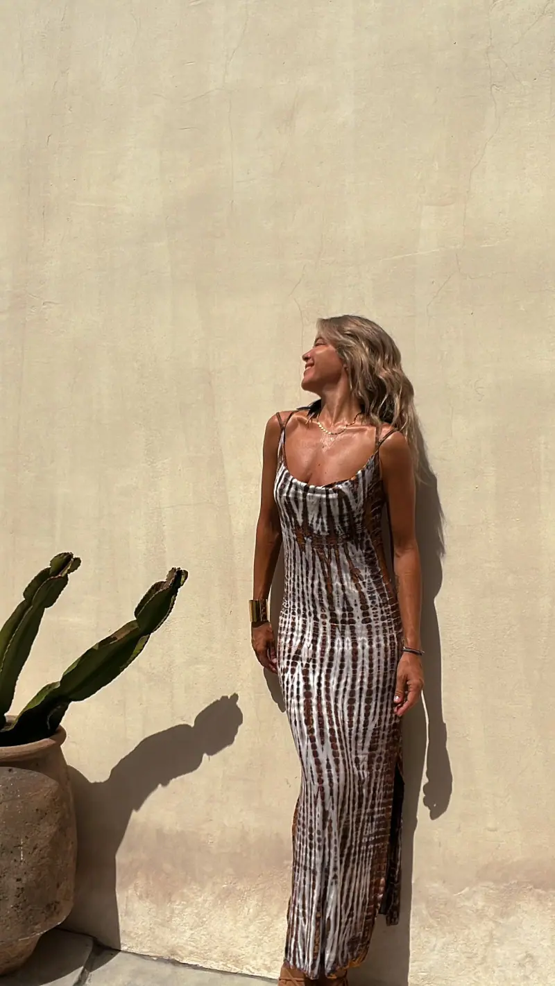 espuma-tie-camel-vestido-largo