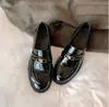 Novedad de Primavera Estilo Arco del Triunfo Hebilla Dorada Mocasines Slip-On Zapatos Pequeños de Cuero para Mujer