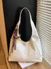 Bolsa de Ombro e Axila com Rebites Estilo Novo 2026 Transfronteiriça Moda Europeia e Americana Bolsa para Motocicleta Bolsa Tote Simples de Grande Capacidade Moda