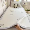2026 Nuevo Modelo de Polietileno Jacquard Lindo Alfombrilla Fresca de Frijol para Dormitorio de Estudiante Alfombrilla Plana para Cama
