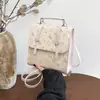 Mochila Pequena Embossada Fofa de Pedido Estrangeiro para Mulheres, Nova Moda de Verão para Estudantes, Trabalhadores, Tendência