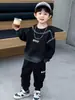 Conjunto de Dos Piezas con Sudadera Deportiva para Niños Estilo Coreano Letras con Spray para Primavera y Otoño Ropa para Bebés Comercio Exterior