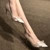 Otoño Nuevo Nicho Tacones Altos Color Nude para Mujer Tacón de Aguja Punta Fina Satín Temperamento Zapatos de Lazo Suaves