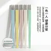Palillos de Aleación de Alta Calidad para Uso Doméstico, Un Color por Persona, con Diseño en Relieve Macaron y Patrón de Trébol