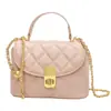 Bolsa pequena de corrente com losangos de diamante de design nicho popular deste ano para mulheres, bolsa quadrada pequena simples na transversal, bolsa de ombro primavera e verão 2023