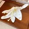 Grampo de Cabelo com Flor de Tecido com um Toque Super Fada, Atmosfera Suave e Elegante, Acessório de Cabelo Requintado e Luxuoso