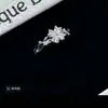 Anéis de Casal Coração de Amor Trevo de Quatro Folhas para Homens e Mulheres, Luxo Leve Nicho Alto Padrão Flor da Sorte Anéis de Par Cravejados com Diamantes