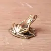 Hoja de Loto Rana de Latón Puro Estilo Chino Personalizado Creativo Realista Adorno de Mano Mascota de Té Micro-Paisaje Escritorio Vintage Decoración de Cobre