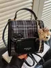 Mochila transfronteriza versátil y multifuncional, nueva colección otoño 2026, diseño moderno y minimalista, adecuada para llevar en el hombro y cruzada