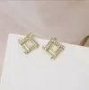 Pendientes de botón de perla de plata de ley 925, Versátiles y elegantes, Pendientes nuevos de moda para mujer, Pendientes de botón al por mayor que son suaves para los lóbulos de las orejas