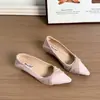 Sapatos de bico fino estilo francês, novo design suave para o trabalho, design elegante de verão, sapatos slip-on 2026, patchwork de corte baixo