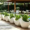 Vaso de Cimento Alto com Relevo Estilo Retrô para Flores, Paisagismo de Parque, Vaso Criativo, Estilo Europeu, Recipiente de Flores GRC para Exterior, Personalização de Engenharia