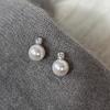 Aretes de botón estilo Diana s925 plata de ley perla de imitación redonda de luz fuerte Circonita Pendientes para mujer de temperamento de lujo ligero realmente muchos aretes de color cáñamo gris