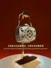 Bolsa de noite nova, primorosamente confeccionada, perfeita para festas glamourosas e ocasiões formais; uma bolsa de mão elegante e luxuosa que pode ser usada na transversal