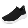Zapatos de mujer de primavera y verano, nuevos calcetines tejidos voladores para parejas, zapatos de malla con boca, zapatillas casuales de moda de moda, zapatillas para correr para mujer