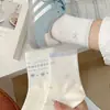 Calcetines azul claro con lazo para mujer, primavera y otoño, calcetines blancos lechosos hasta la pantorrilla, estilo coreano, modernos, calcetines deportivos dulces japoneses para estudiante