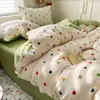 Novo conjunto de cama de quatro peças em algodão acolchoado Classe A para uso doméstico, fofo para dormitórios estudantis, inclui capa de edredom, lençol e lençol com elástico, atacado