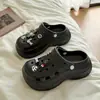 Sapatos Fofos de Ursinho com Furos Sandálias Femininas Chinelos de Uma Tira para Uso Externo Feminino Sapatos de Praia Sandálias para Casa Calçados Femininos Chinelos de Bico Fechado