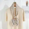 Bufanda JM Vintage de Cuadros Florales con Corte Angular Grande, Accesorio Elegante para Outfits en Capas, Accesorio Multiusos para Salidas Diarias