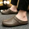 Mules de punta abierta para hombre para uso exterior, para conducir y para el trabajo, zapatos casuales de cuero con suelas suaves, antideslizantes, talla grande, sin talón, estilo Birkenstock