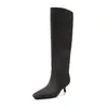 Botas de montar de cuero de caña alta para mujer, nuevo estilo otoño e invierno, piel genuina, punta cuadrada, tacón medio delgado, botas altas hasta la rodilla sin cierre