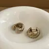 Pendientes de cruz dorados para café, retro a la moda, lujo ligero, de alta gama, diseño simple, único, de nicho, versátil para mujer