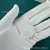 Nuevo collar blanco de nácar con sonrisa, V bañado en oro rosa de 18K, lujo ligero con un toque de alta gama, collar de nácar blanco con caras sonrientes en ambos lados