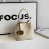 Bolso Pequeño de Alta Gama y Estilo para Mujer Verano 2025 Nuevo Popular Versátil Bolso Cruzado de Moda Súper Caliente Bolso tipo Satchel Bolso Cubo