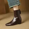 Botas Ajustadas de Tacón Grueso Estilo Francés Piel Elástica Versátiles Otoño/Invierno Nueva Llegada Cremallera Trasera Retro Simples Botines Botas de Montar