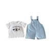 Ternos para Meninos e Meninas 2025 Verão Novo Estilo Macacão Jeans Infantil Camiseta Branca Conjunto de Duas Peças Moderno e Estiloso