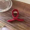 Pinza Roja Minimalista Estilo Francés con Acabado de Alta Gama, Adecuada para Peinados Recogidos en la Parte Trasera de la Cabeza, Pinza de Tiburón Grande para Cabello Grueso, Accesorio de Cabello Versátil y Elegante