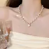 Collar de perlas doradas con colgante de gota de agua de doble cuenta, cadena de clavícula irregular, diseño de nicho con borla