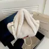 Bolsa Tote Plush Retrô Transfronteiriça Feminina 2026 Outono/Inverno Nova Casual Versátil Grande Capacidade Bolsa de Mão de Pelo