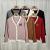 Nuevo Estilo Cárdigan de Punto Bordado Trenzado de Manga Larga Chanel Falda Plisada de Cintura Alta Traje de Cintura Ceñida Estilo Universitario Moderno