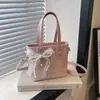 Bolsa Pequena Exquisita Super Popular para Mulheres 2026 Nova Primavera/Verão Bolsa Transversal com Sensação de Luxo Moda Venda Quente Bolsa de Mão Estilo Balde