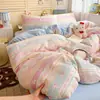Conjunto de cama de quatro peças em gaze dupla camada de algodão puro Classe A, capa de edredom de algodão puro, lençol de cama e fronha, modelo novo para dormitórios estudantis, conjunto de três peças 4