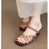 Sandalias Únicas de Diseño con Tira Fina Adornada y Tacón Irregular 2026 Verano Nuevas Sandalias Deslizables de Doble Uso Estilo Vacacional Perezoso para Mujer